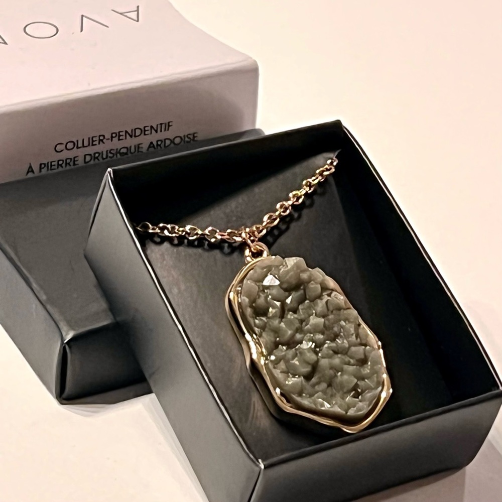 NEW Avon Druzy Pendant Goldtone Necklace Slate Gray